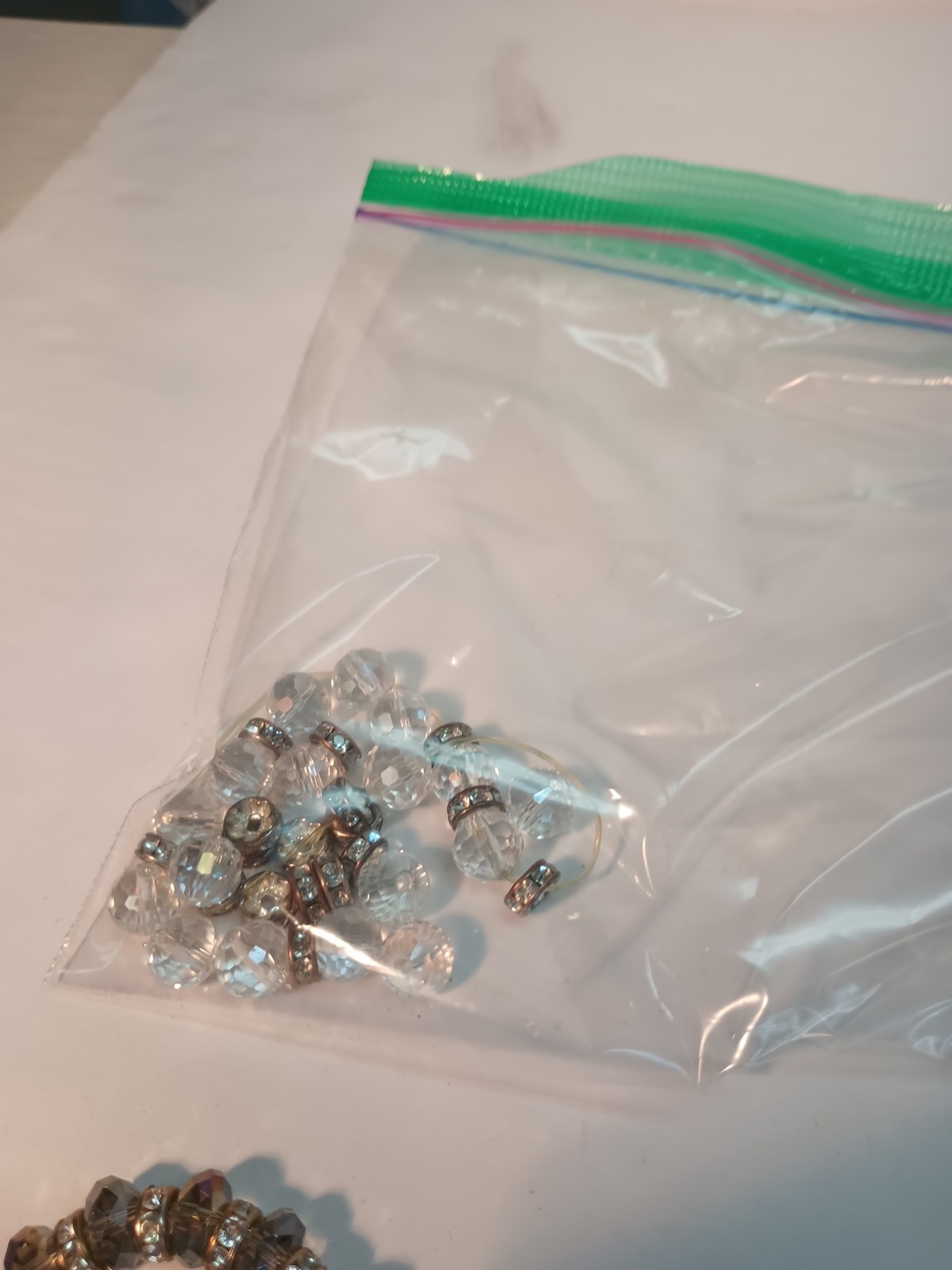 (1) Pre-owned Vintage Amazing 22 Costume Jewelry Pieces Not Sure If Some Might