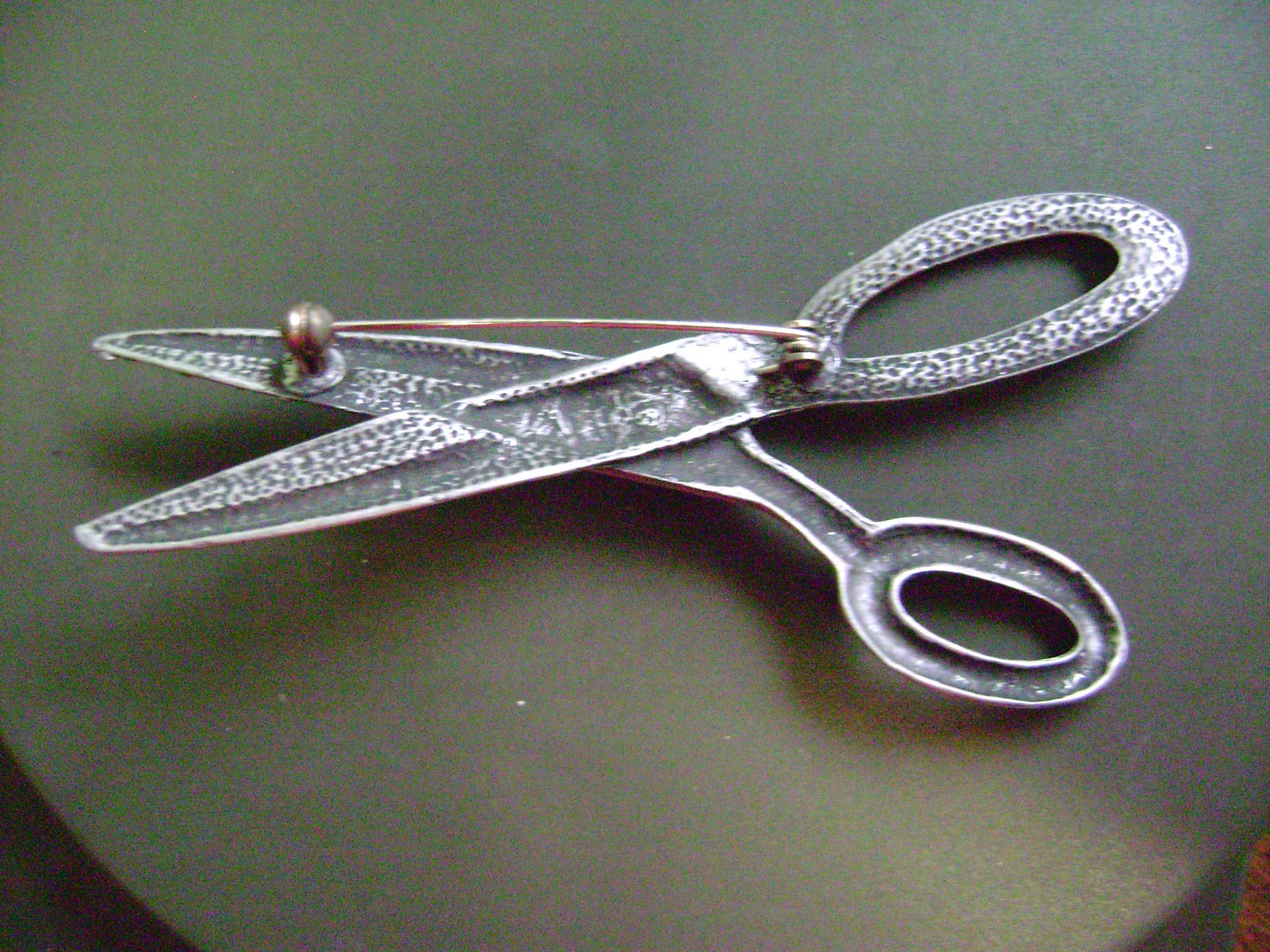 NEW OLD STOCK- PEWTER FAUX PEARL LARGE SCISSORS BROOCH!!!