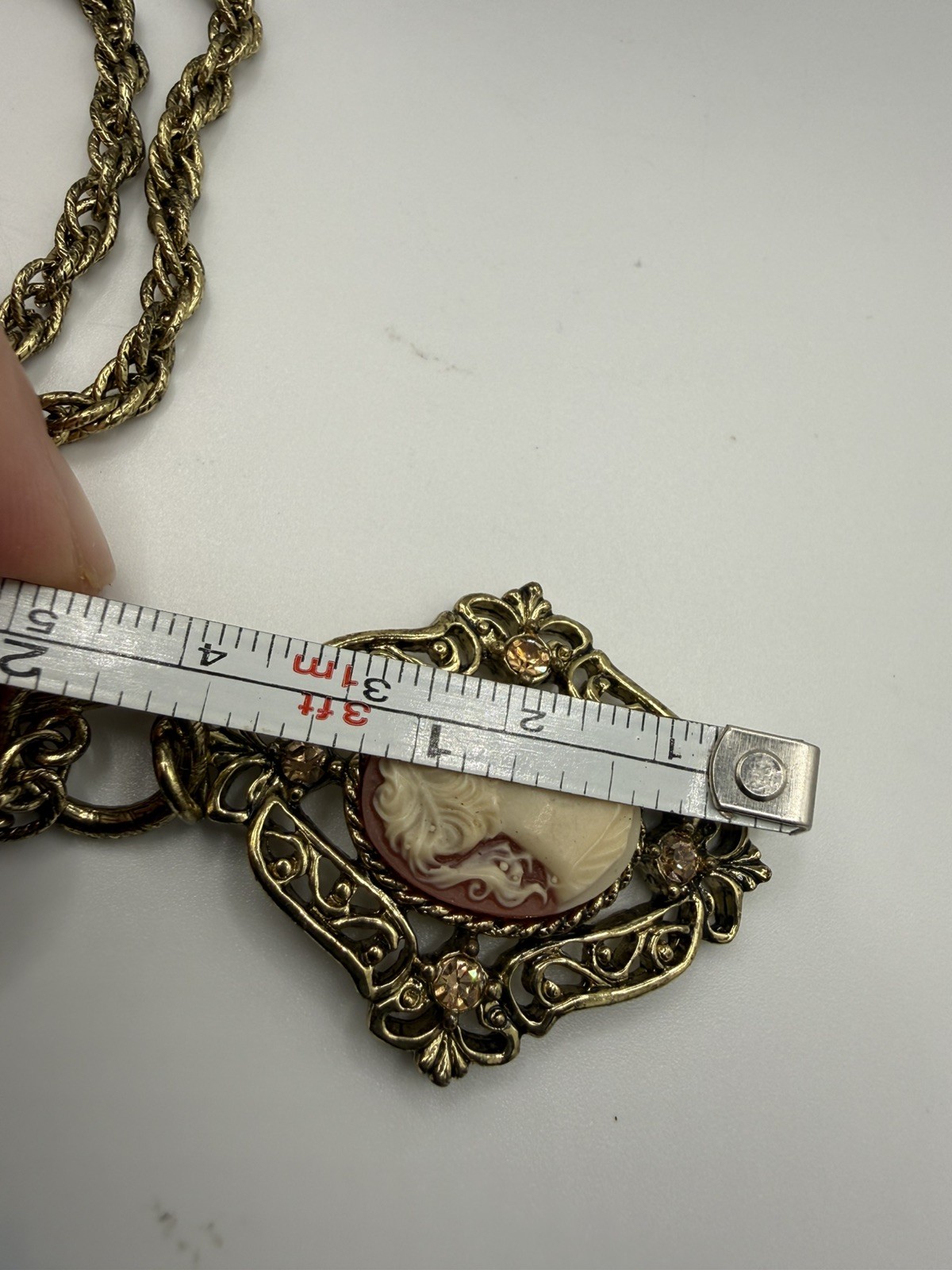 Vintage Style Cameo Pendant Necklace Gold Tone Filigree Toggle