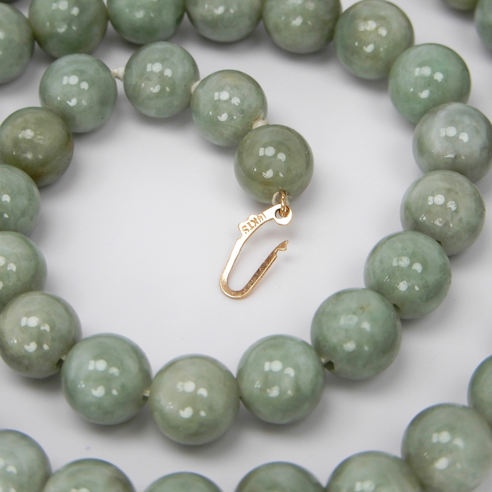 Green Jade Jadeite 8mm Bead Necklace 17” 14K Filigree Clasp 52.9g