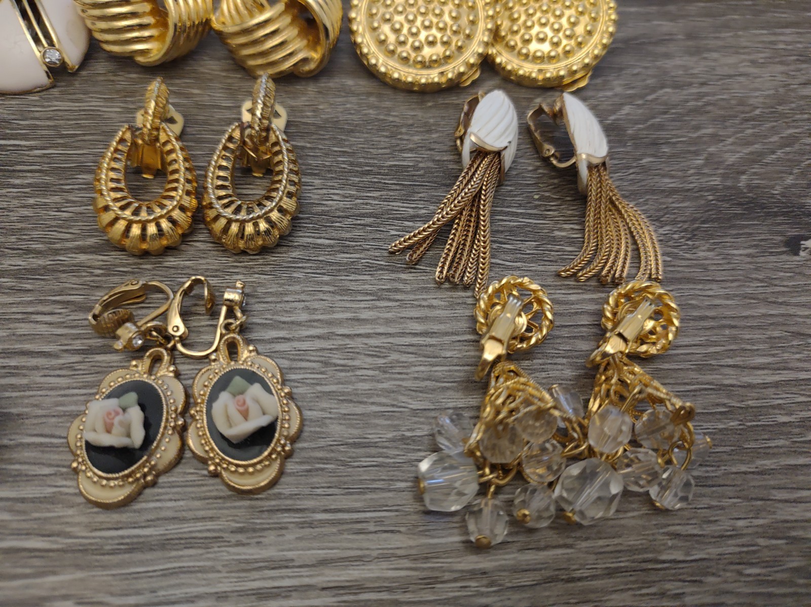 Estate Lot Costume Fashion Clip On Earrings Lot 20pr Mod Gold Tone Pretty Mix