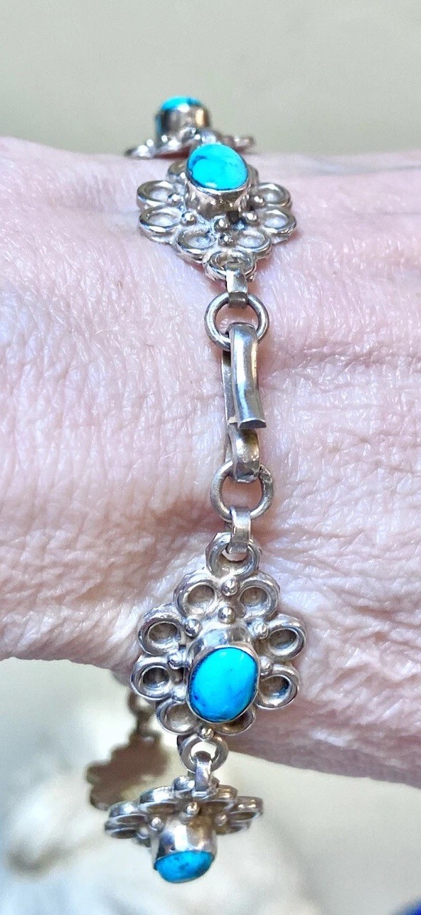 LOVELY Artisan Ornate Sterling Silver Genuine Turquoise Floral Design Bracelet