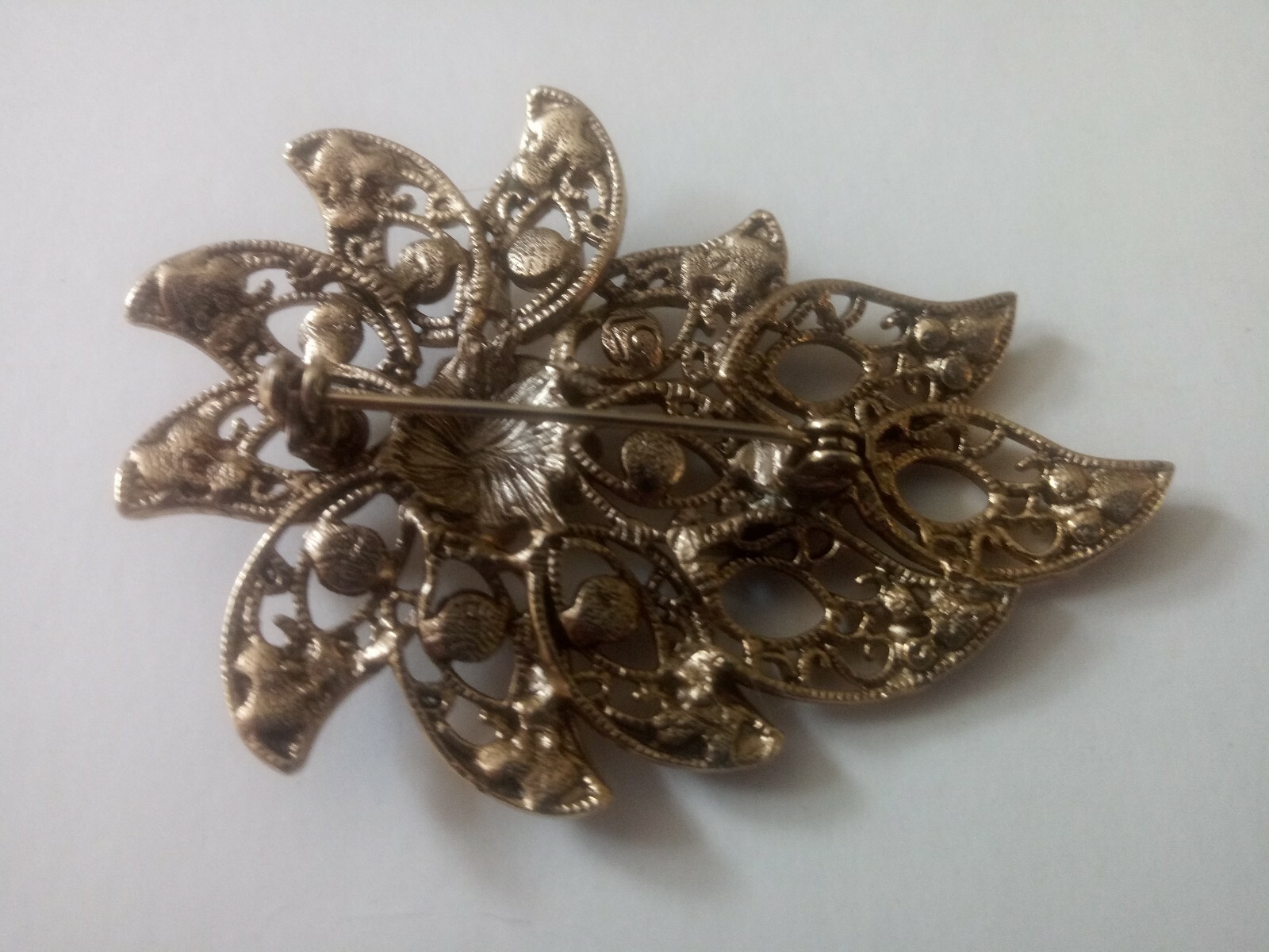 Vintage Antiqued Gold tone Floral Peach Brown Rhinestone Brooch Pin