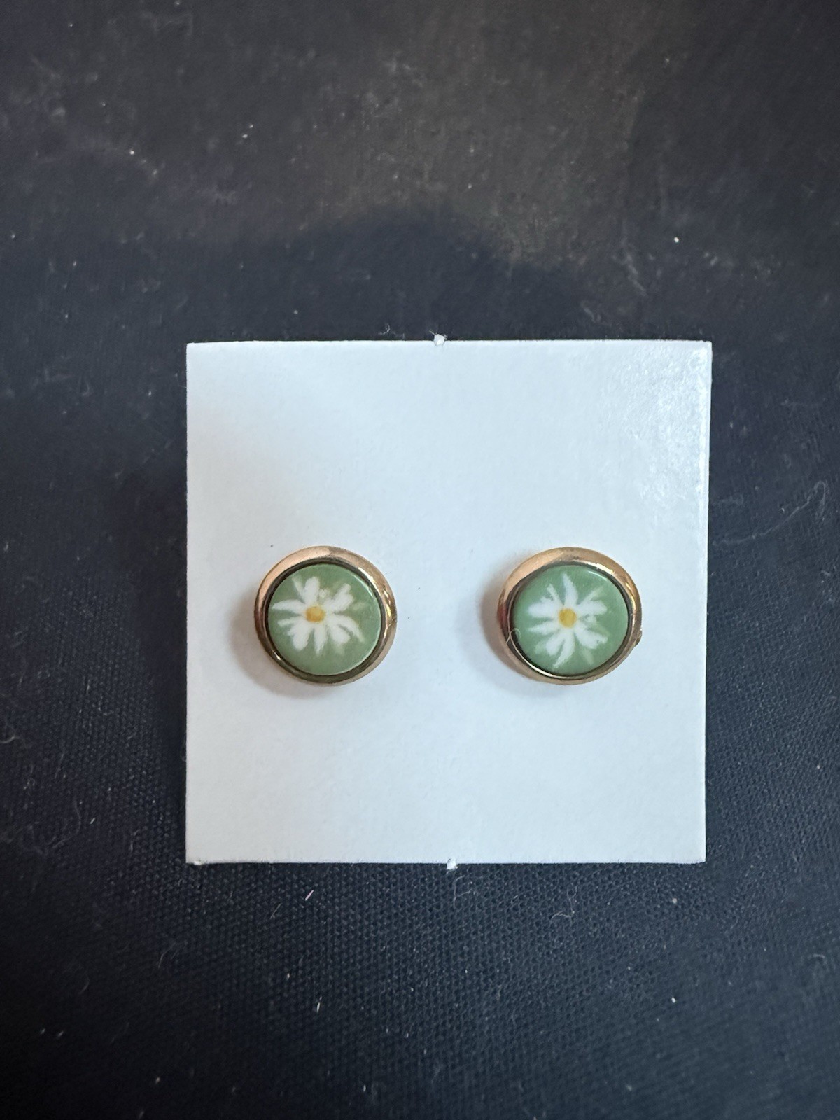 Rare Avon Delicate Daisies Tiny Pierced Earrings 5/8 Inch Petite 1977 Retro