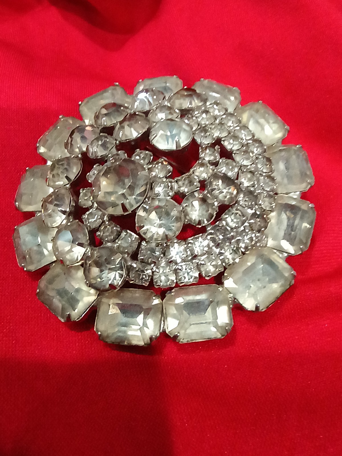 Vintage Unsigned Brooch Clear Round and Emerald Cut Prong Set Rhinestones