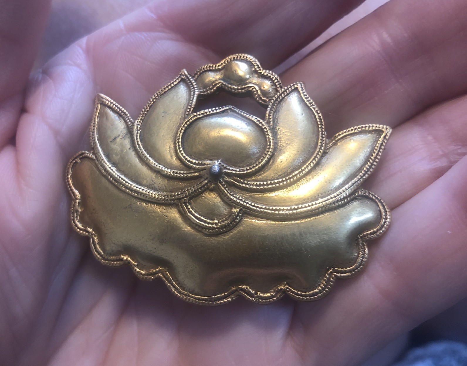 Pretty Vintage Alva Museum Replica Gold Tone Lotus Pin Brooch