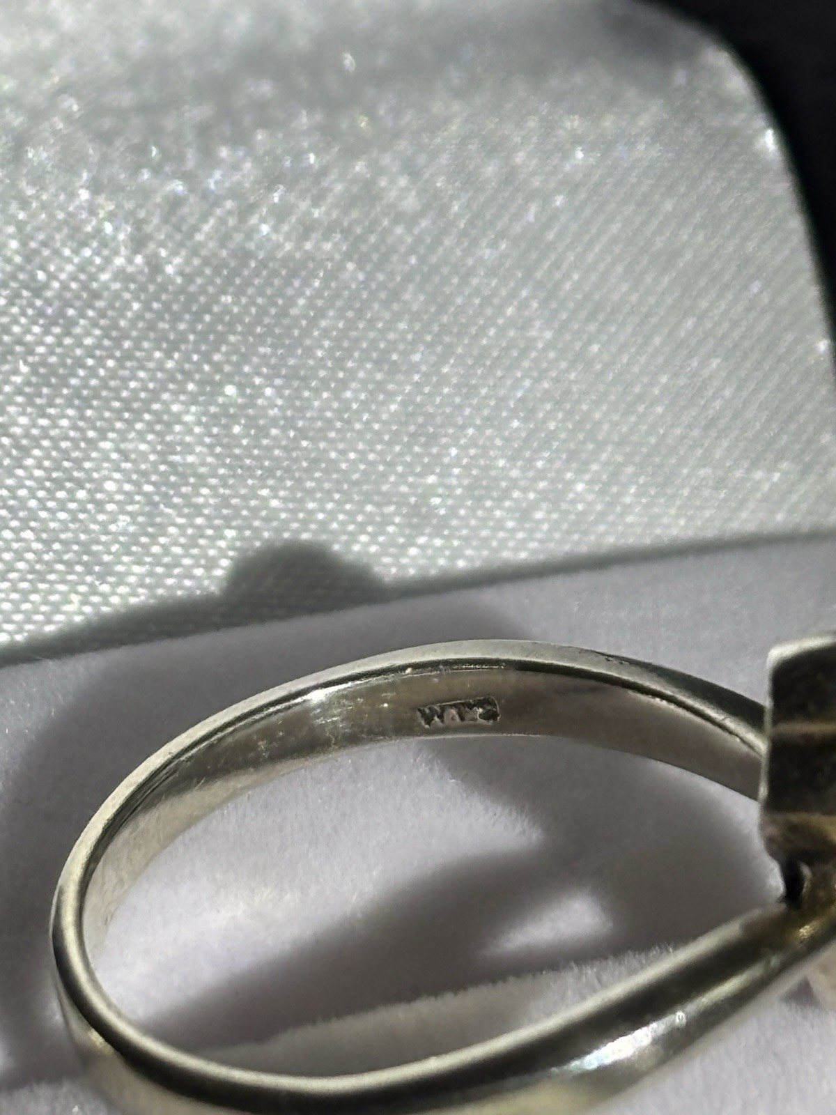 Size 8 vintage Sterling Silver flower ring with cubic zirconia stones