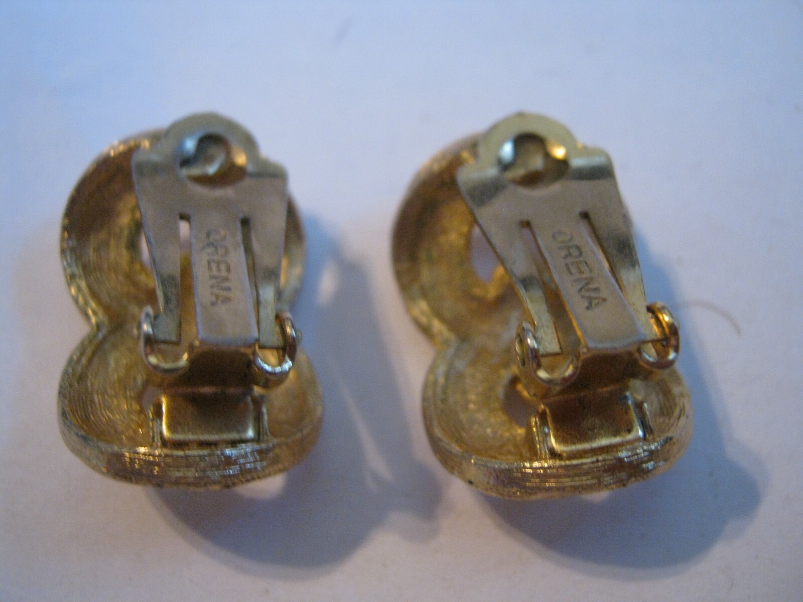 ORENA Paris (1977-2005) Golden Textured Figure 8 Knot 1″ Clip-On Earrings