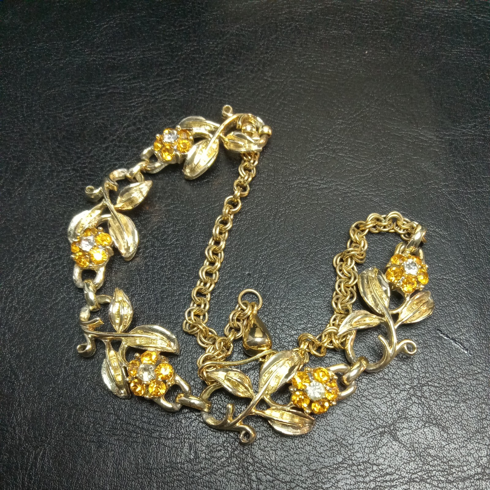 Vintage Faux Topaz And Clear Rhinestone Flowers Leaves Necklace. 6526