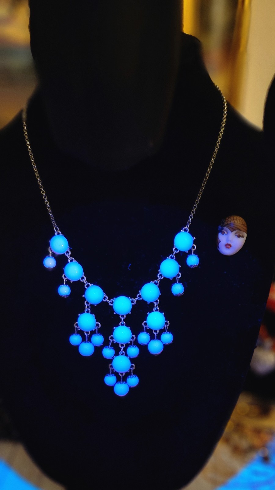 VTG Salmon Color Lucite Chandelier Silver Tone Necklace