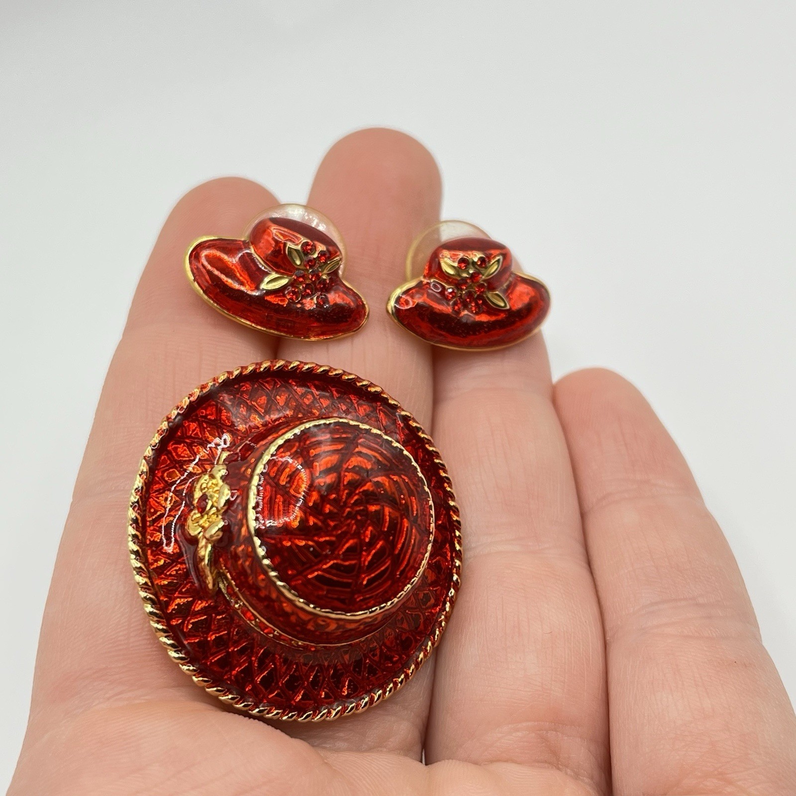 Red Hat Brooch and Earrings Set in Gold Tone Red Enamel and Rhinestones Vintage