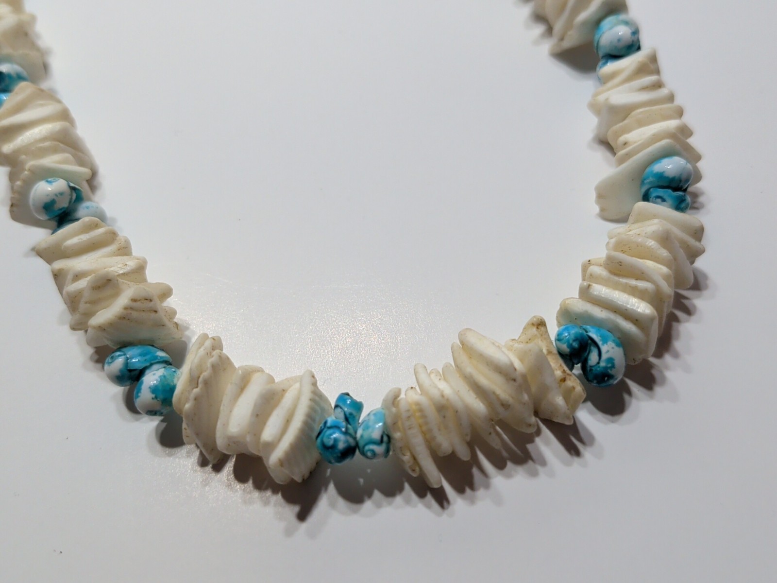 ✨VINTAGE✨ Blue and White Puka Shell and Turquoise Sea shells Necklace 17½ In