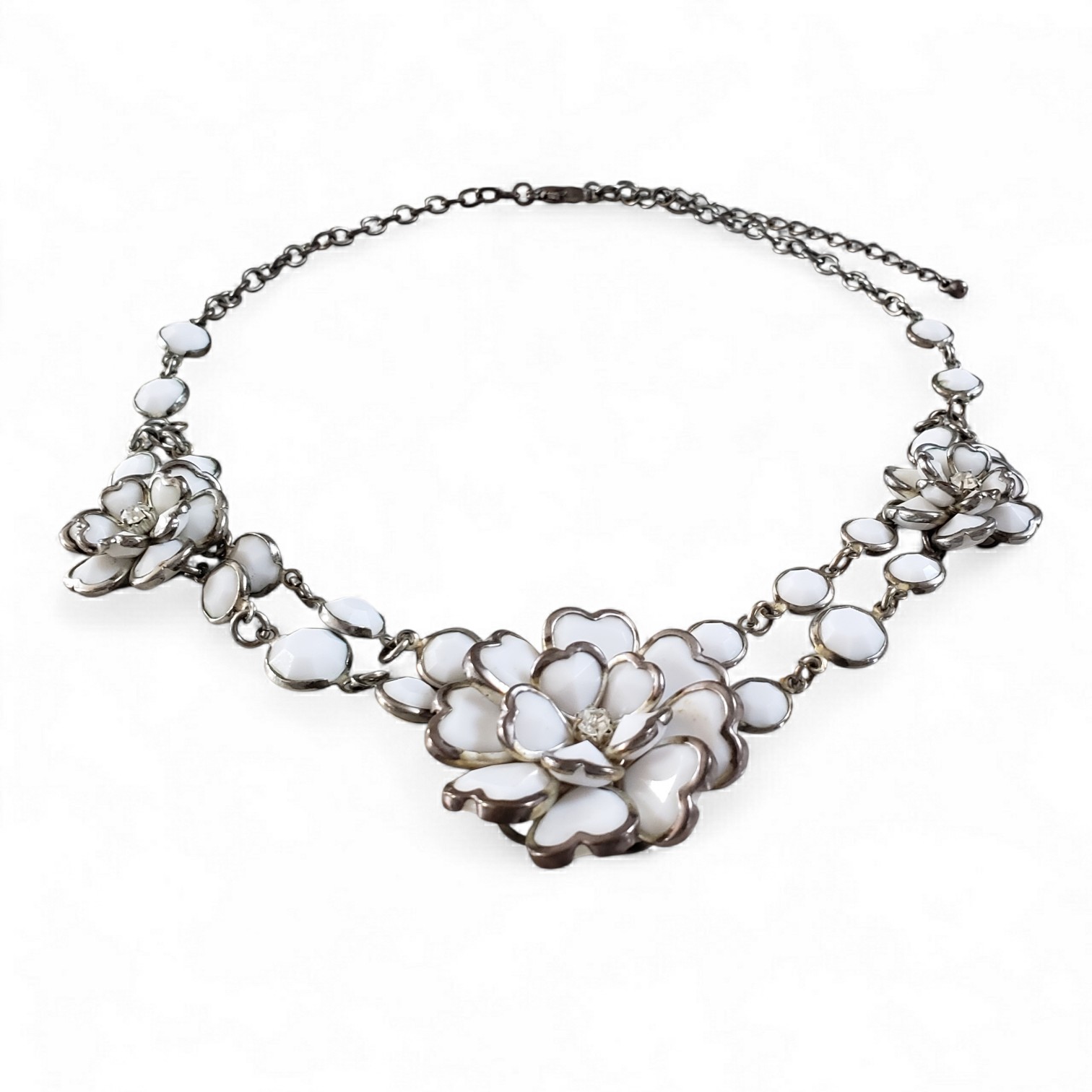 Vintage White Faceted Lucite Flower Rhinestone Necklace Silver Tone