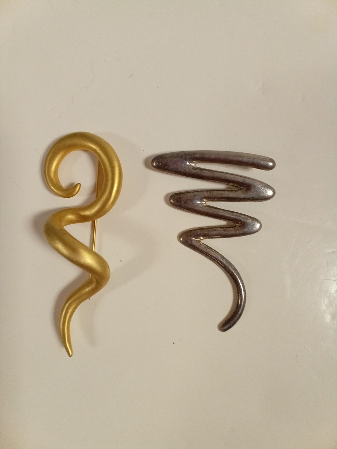 Vintage Swirl Twist Ribbon Gold Tone & Zig Zag Silver Tone Brooch Pin- E49