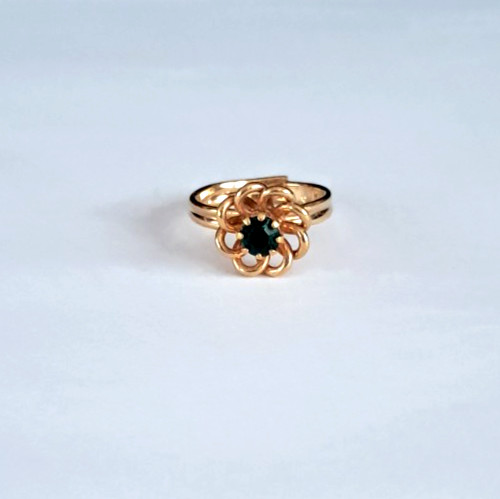 Sarah Coventry Gold Tone Adjustable Emerald Green Crystal May Birthstone Ring