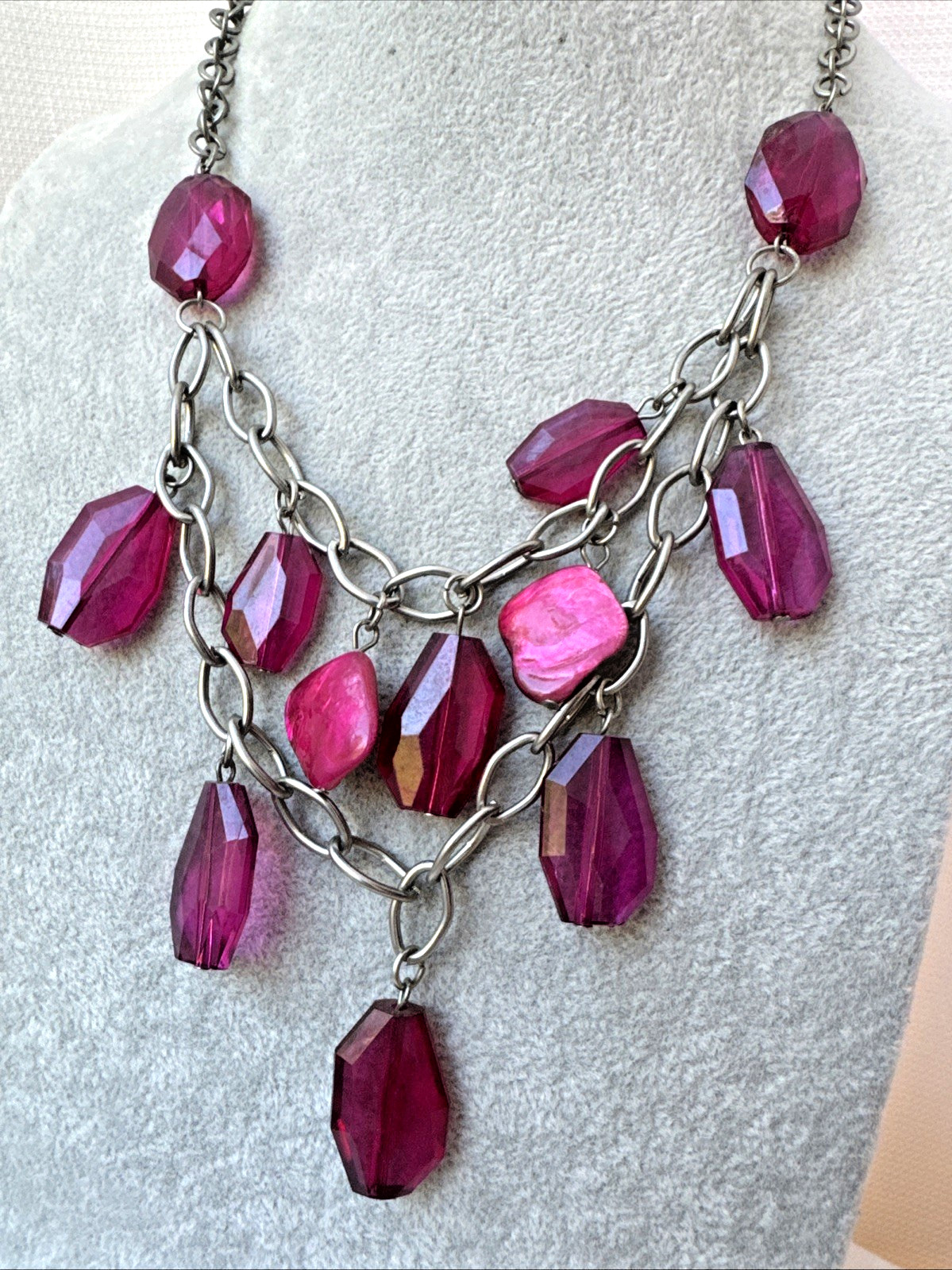y2k 1990 2000s Modernist Metal Jewelry VTG Barbie Pink Magenta bright necklace