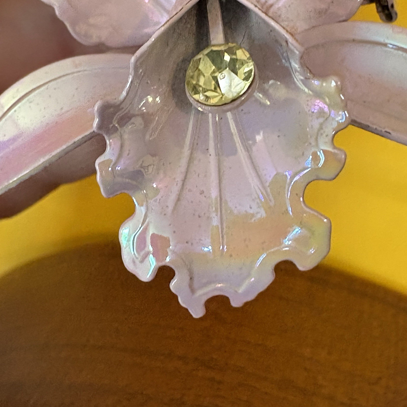 Vtg Flower Power Orchid Brooch Iridescent Lilac Purple Enamel Rhinestone PinREAD