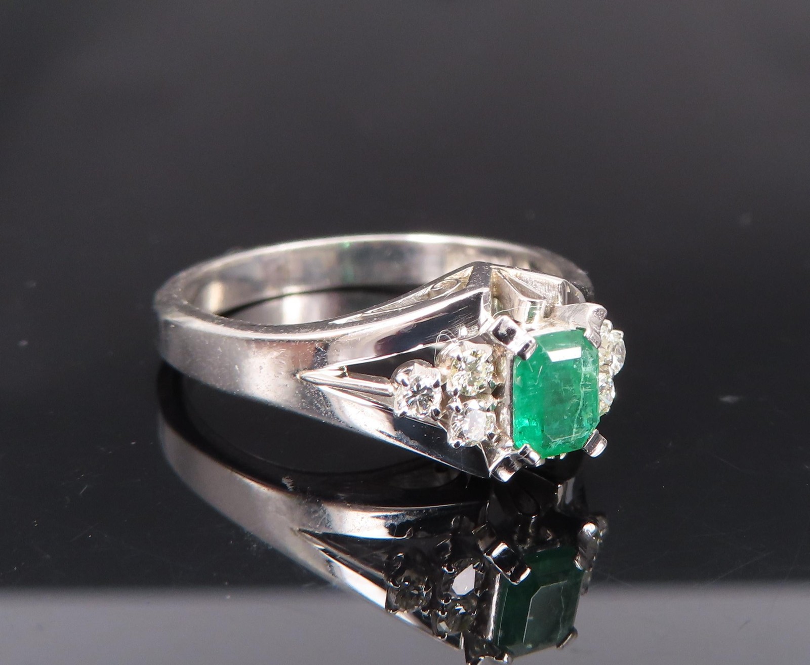 Vintage 0.26ct Colombian Emerald 0.06ct Diamond Platinum Ring Size 7