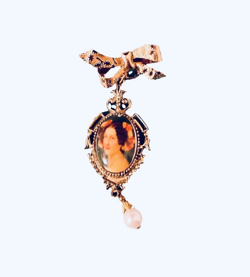 Signed ART Portrait Bow Vintage Victorian Revival Gold Tone Pearl Pin Brooch