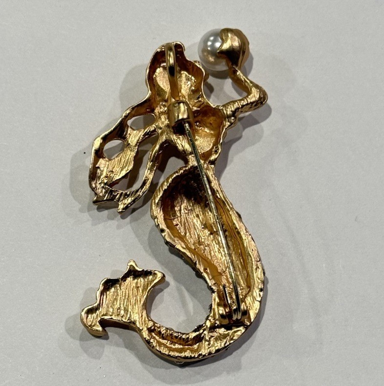 Gold Mermaid W/Rhinestones & A Faux Pearl In Her Right Hand Brooch Pin Pendant
