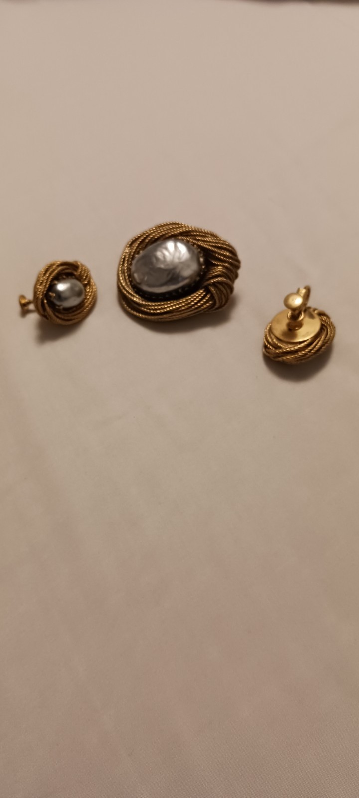 Vintage MABE Blue-Gray Pearl and Gold Tone Pin/Brooch And Earring Set