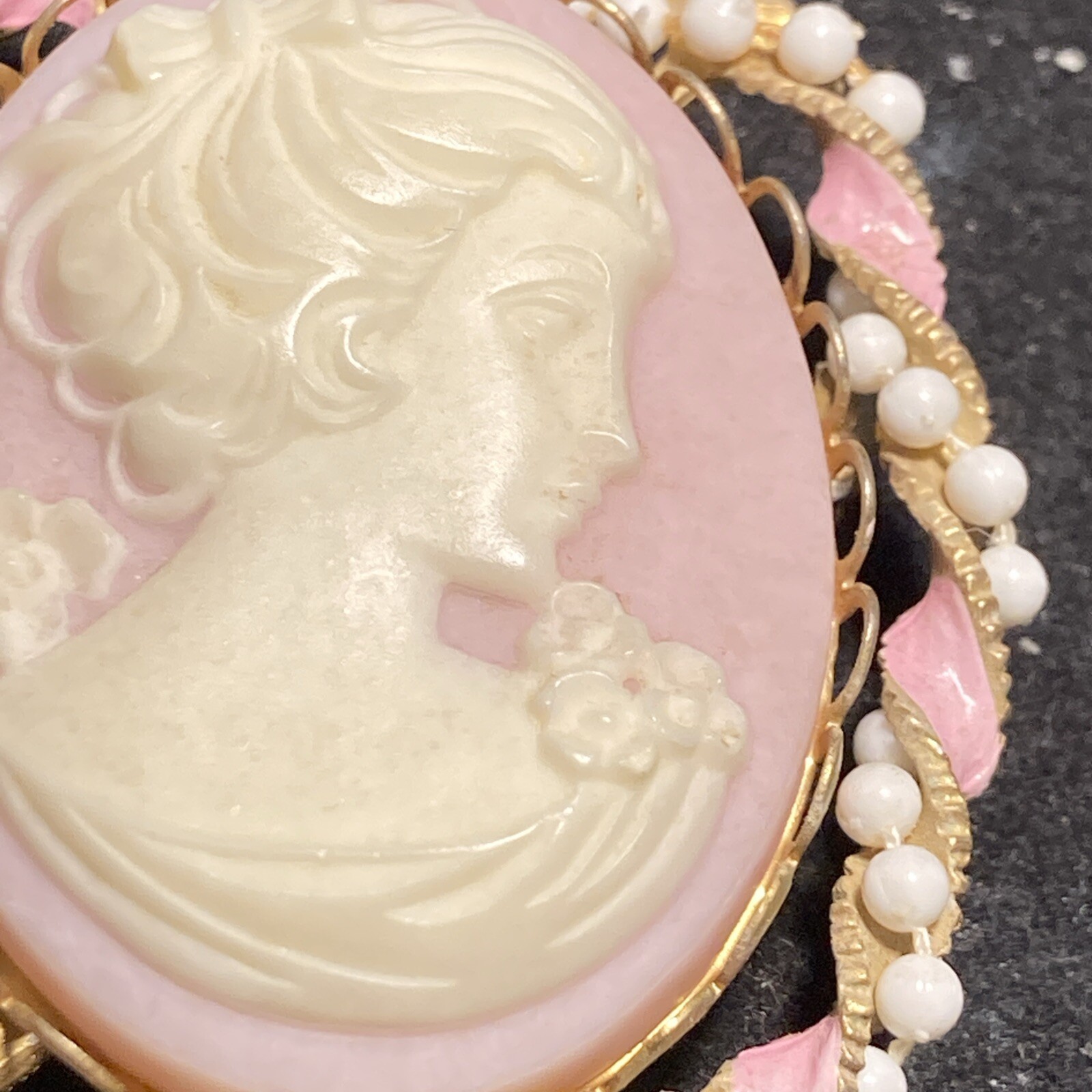 Pink ivory gold CAMEO lg BROOCH tests 12k Gold plate 2.09″ twisted metal faux
