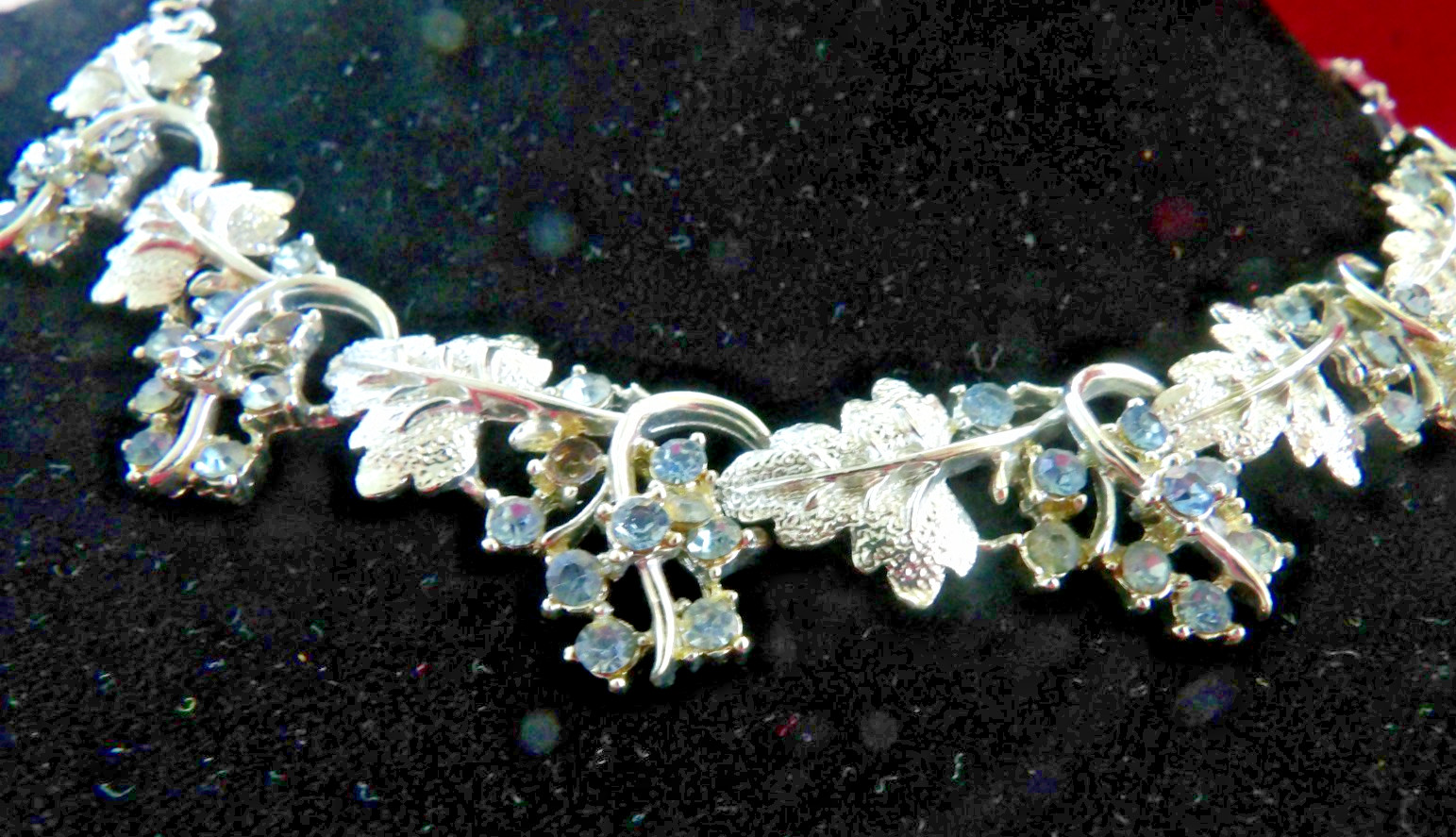 VTG 60S/70S/80S NECKLACE 18″ SIVER TONE ALL STONES PRESENT