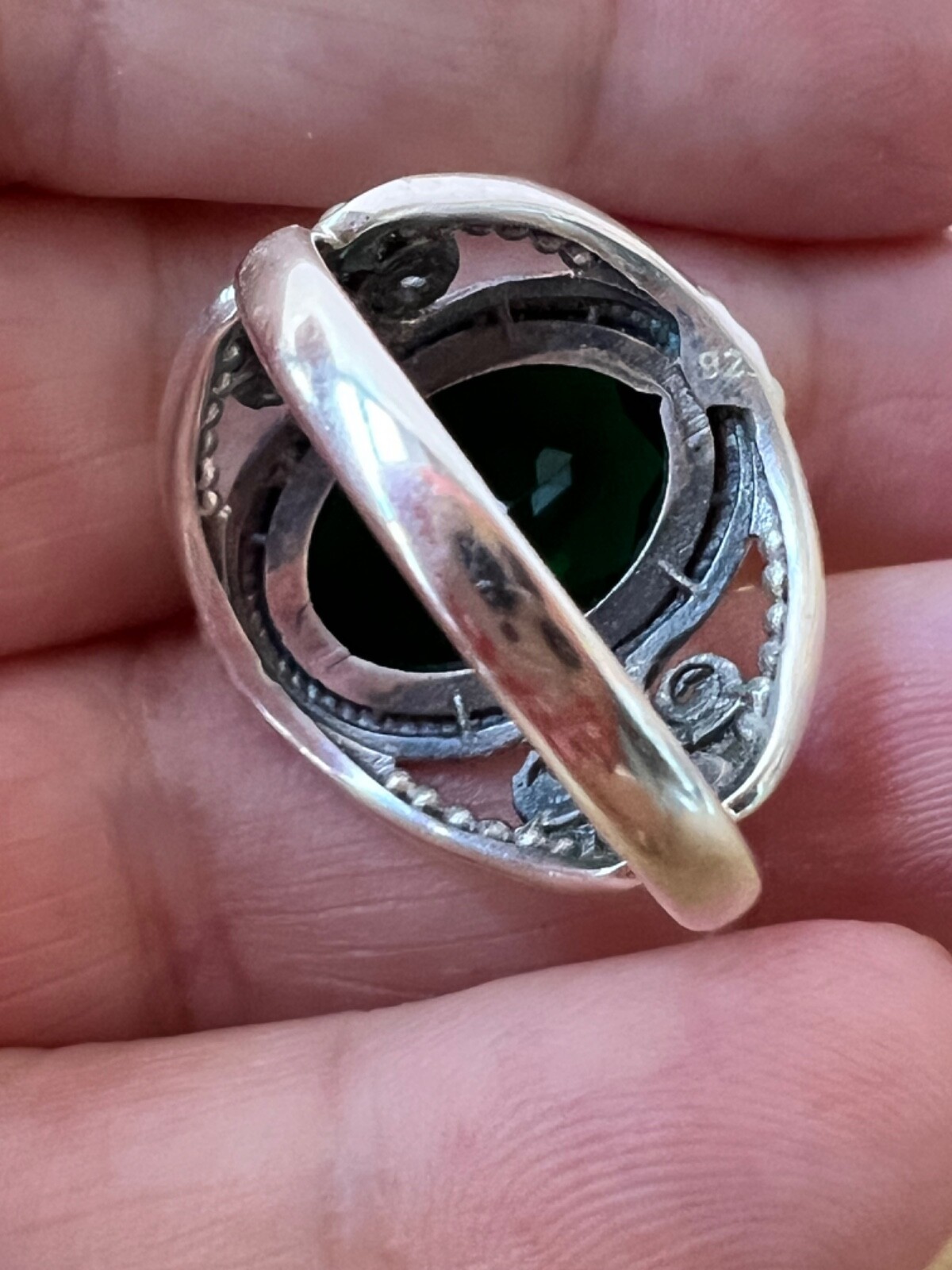 VINTAGE LARGE VIVID GREEN OVAL PASTE GLASS RING 925 STERLING SILVER ORNATE