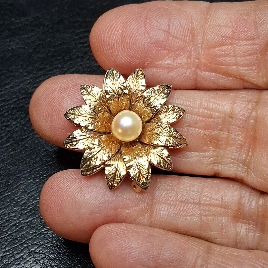 Vintage Signed A.C 1/20 12k GF Flower Faux Pearl Pin Brooch. 3962