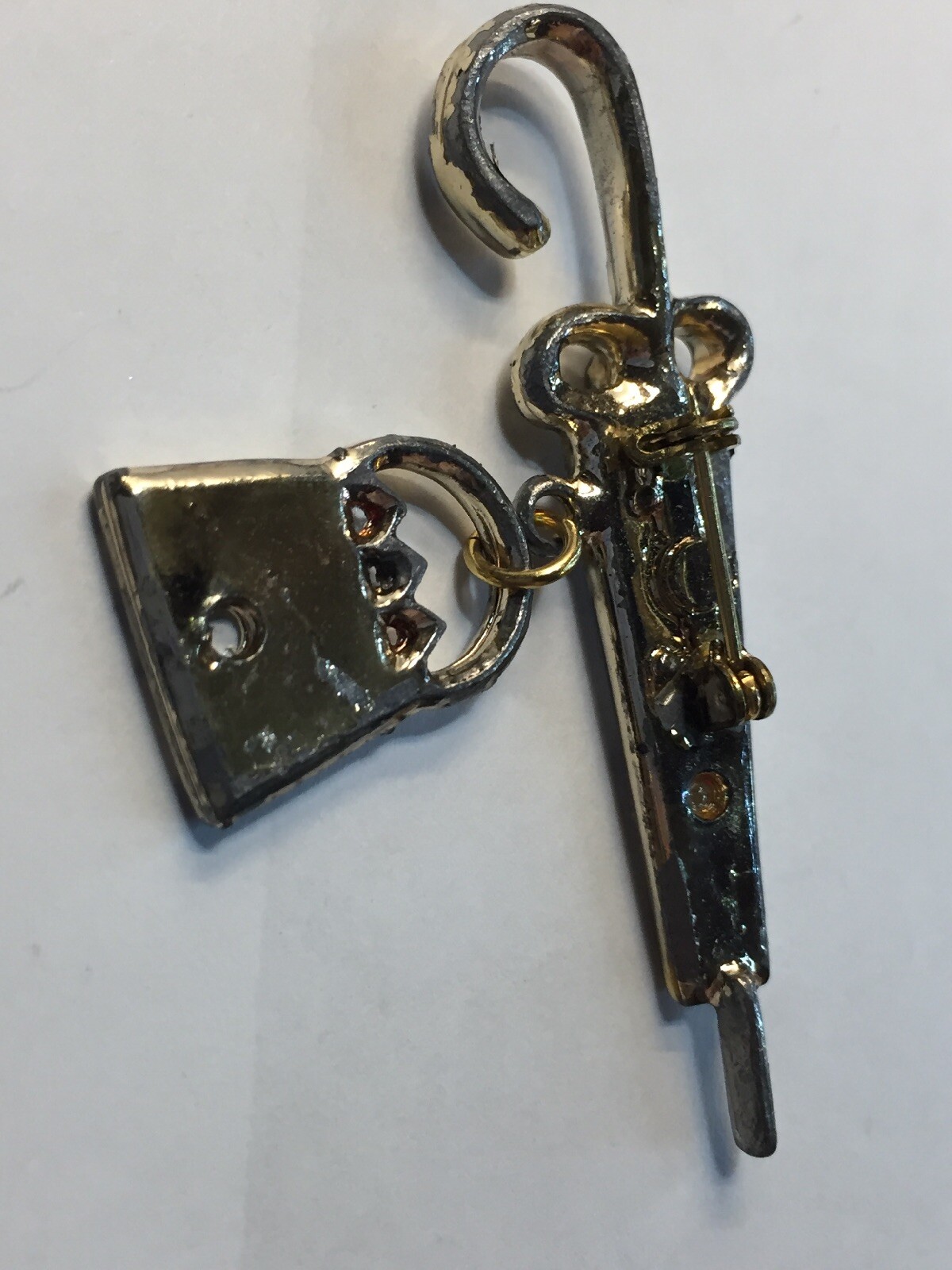 Vintage 2 3/8″ White Gold Enameled Umbrella w/Dangling Purse Brooch Pin