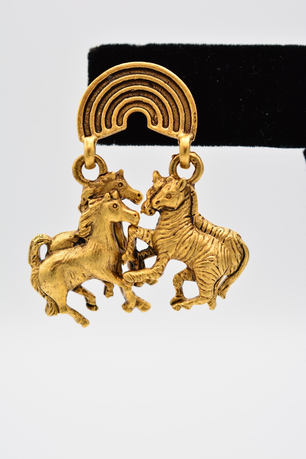 Vittorio Vintage Earrings Rainbow Animals Brushed Gold NOS 80s Signed 9C