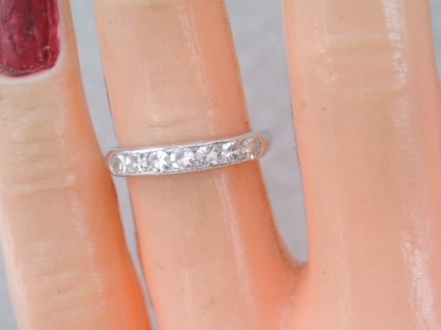 VINTAGE PLATINUM LADIES 7 DIAMOND STACKING BAND RING sz 5 1/4
