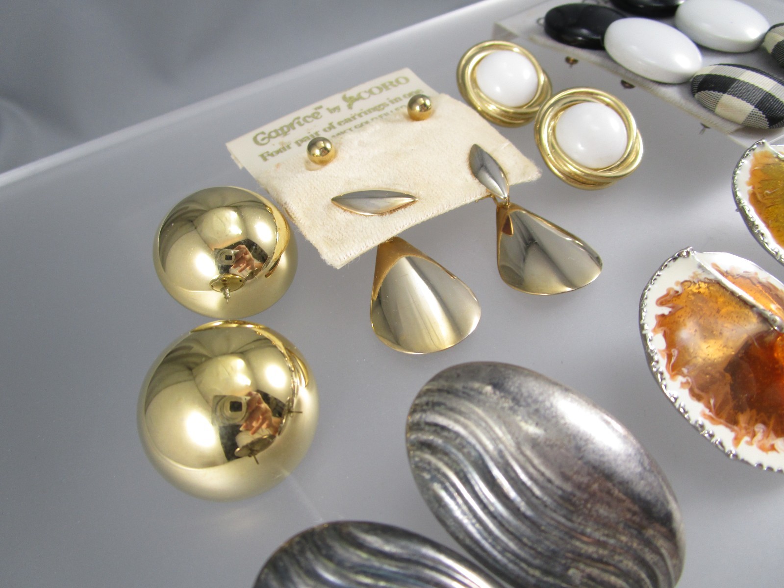 Vtg Mod Retro Varying Colors & Multi Styles LOT of 10 Post Pierced Earrings 172c