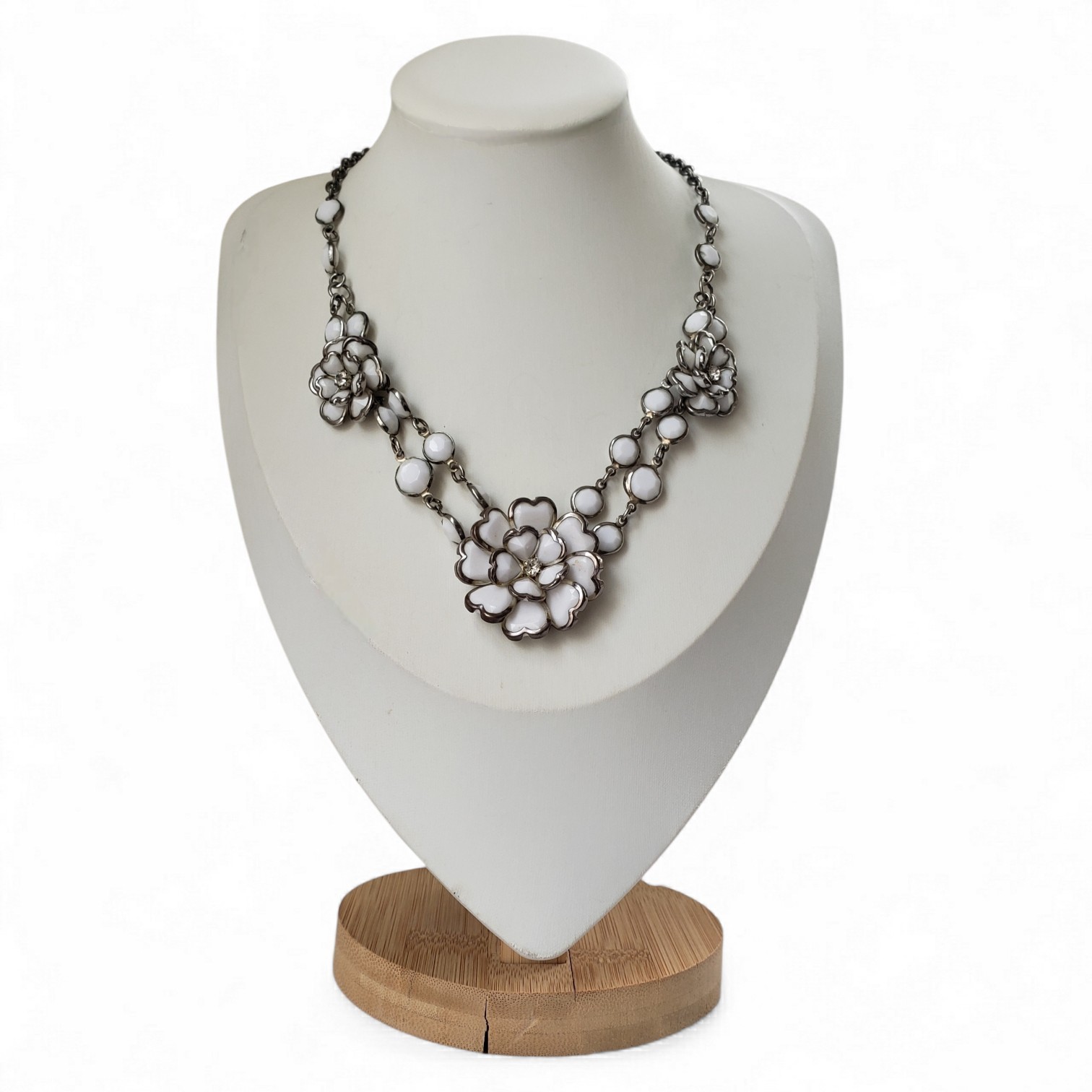 Vintage White Faceted Lucite Flower Rhinestone Necklace Silver Tone