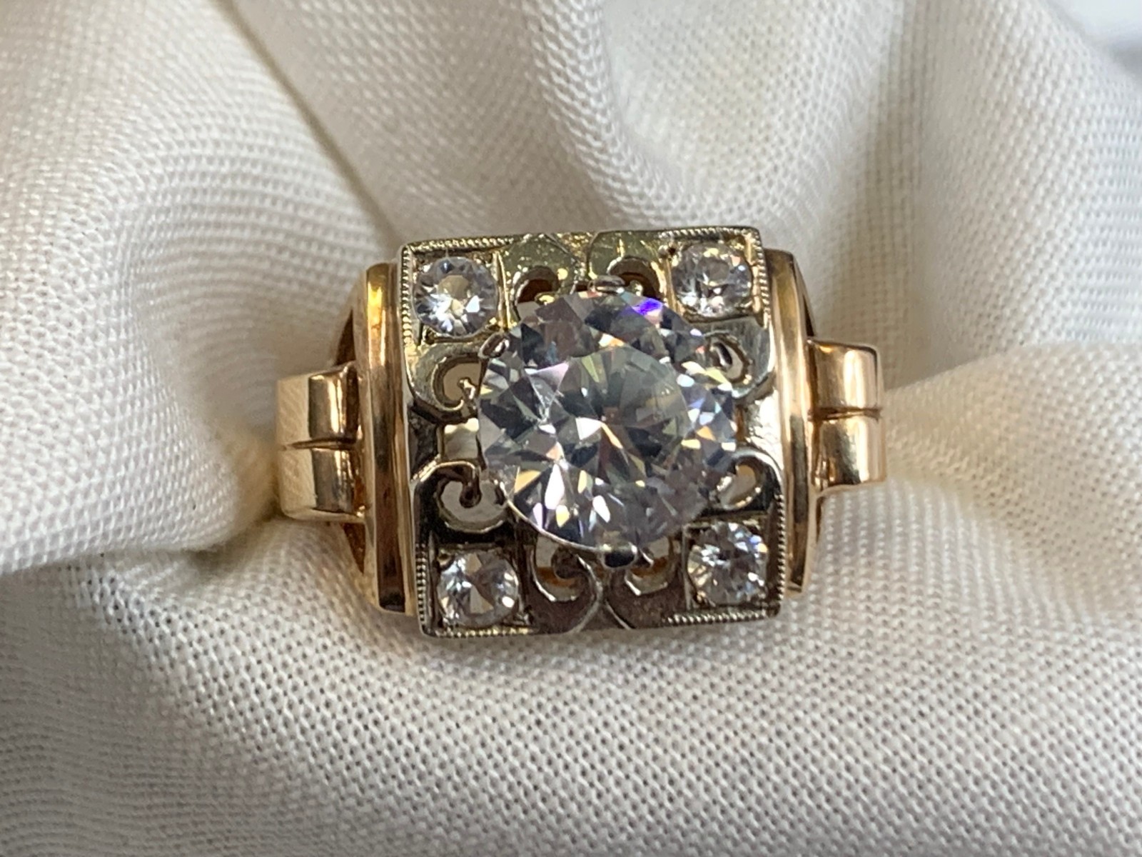 Vtg Yellow Gold Ring 4.86g Fine Jewelry Size 6 Band Clear Stones *READ*
