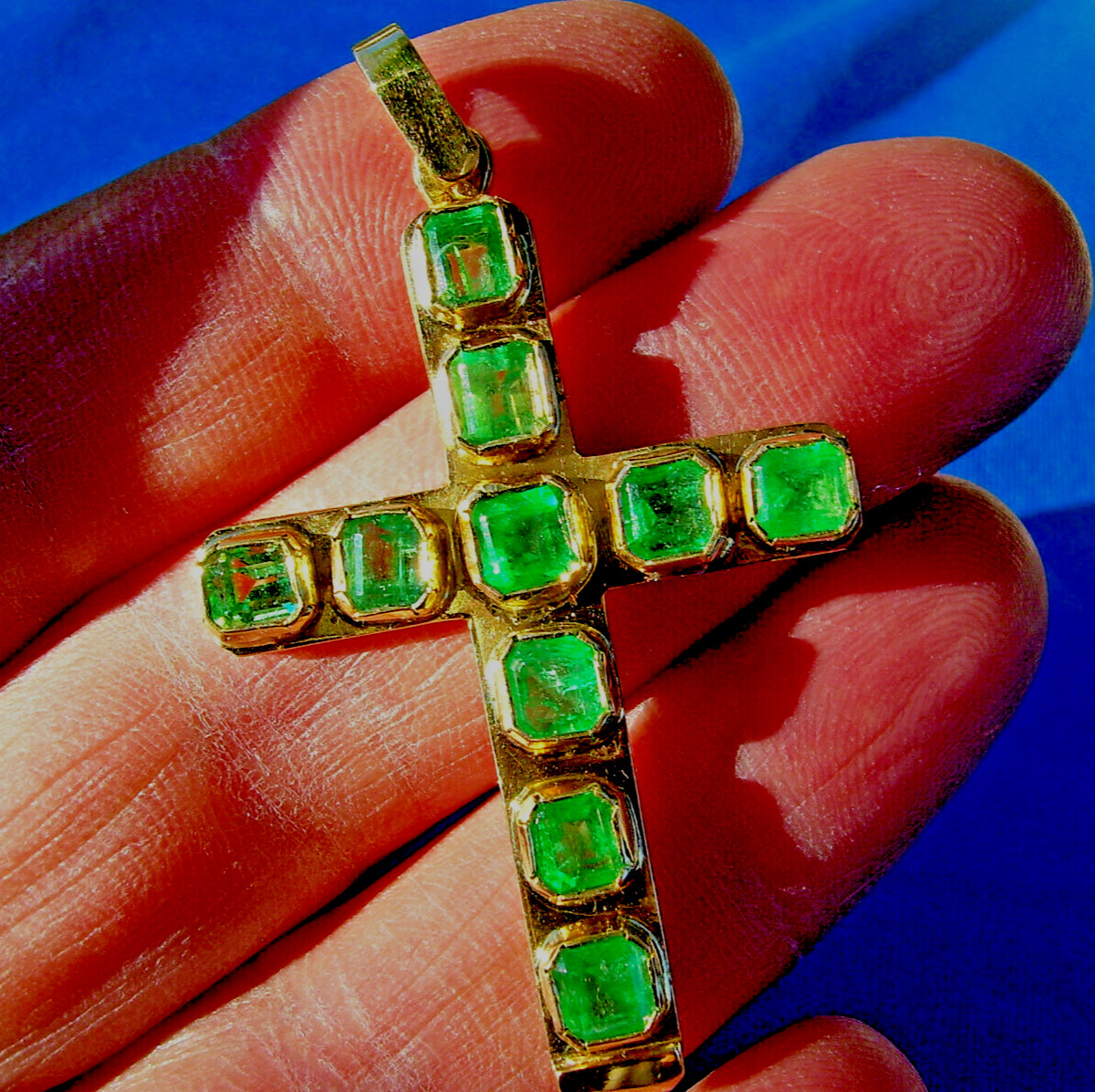 Original EARTH MINED EMERALD Deco Cross Pendant Elegant SOLID 18K GOLD Medallion