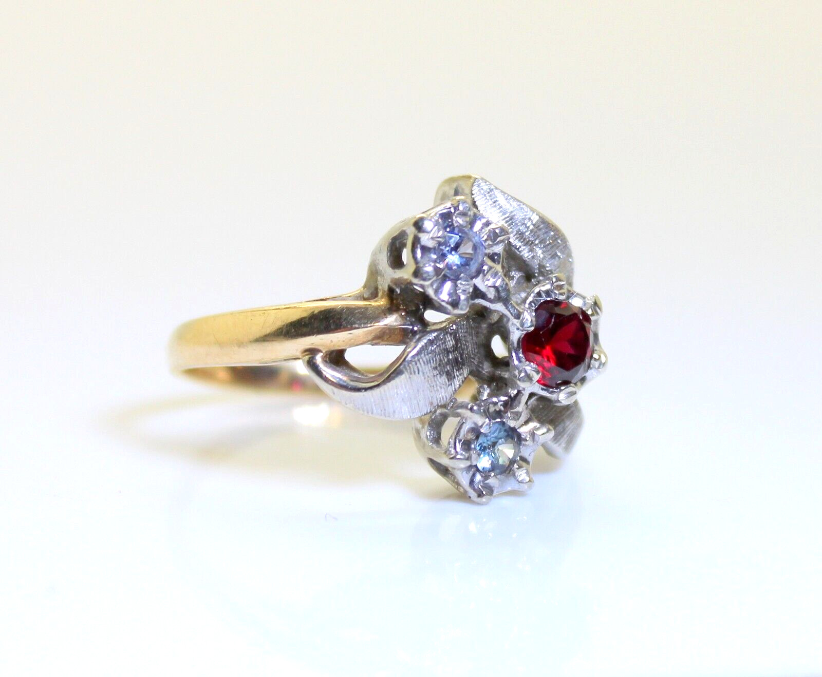 Gorgeous 14K Gold Ladies .35 Ctw Sapphire & Light Blue Topaz Cocktail Ring