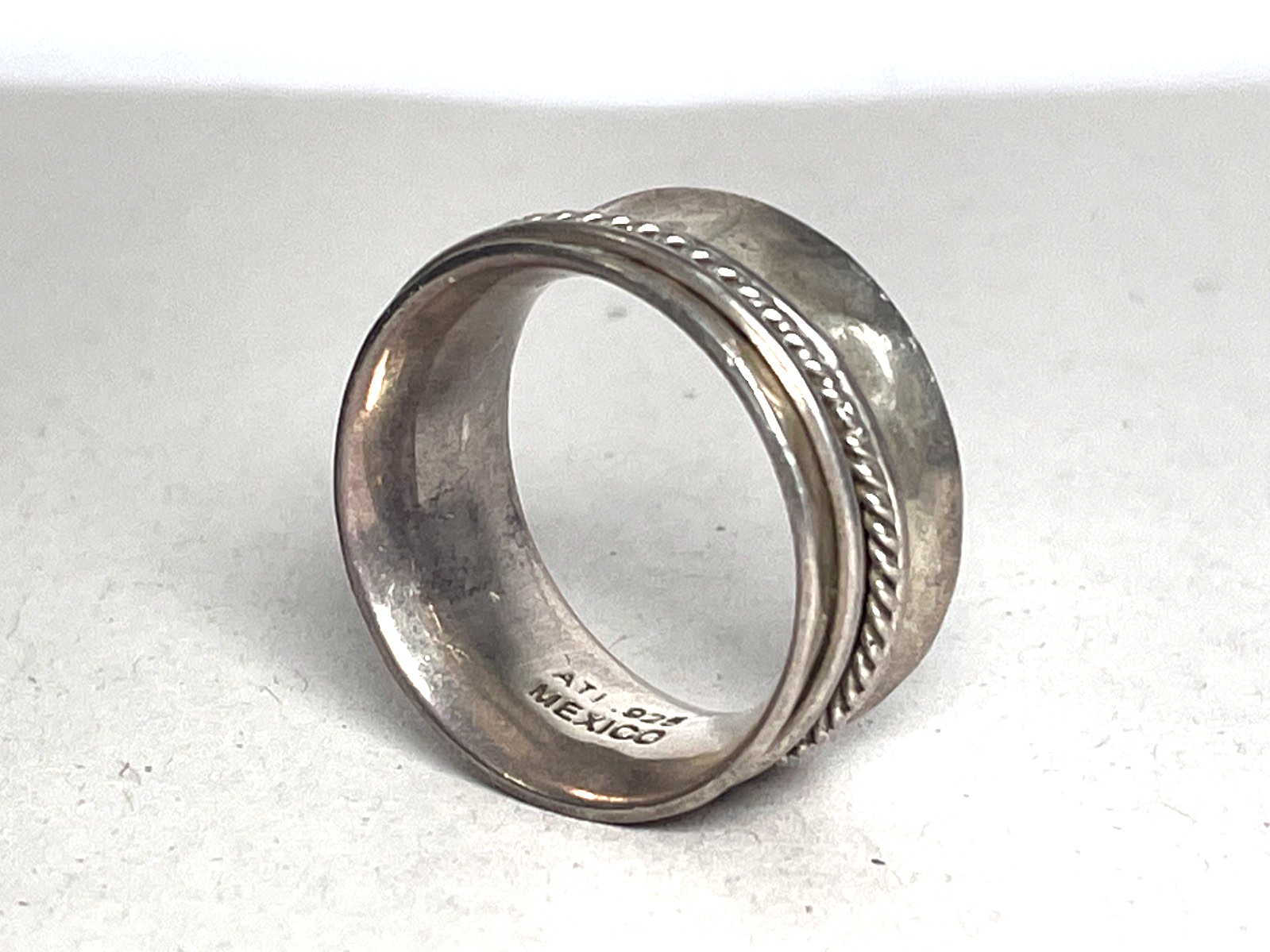 Vintage ATI Mexico 925 Sterling Silver Hammered Wide Band Ring Size 7 Rope Edge