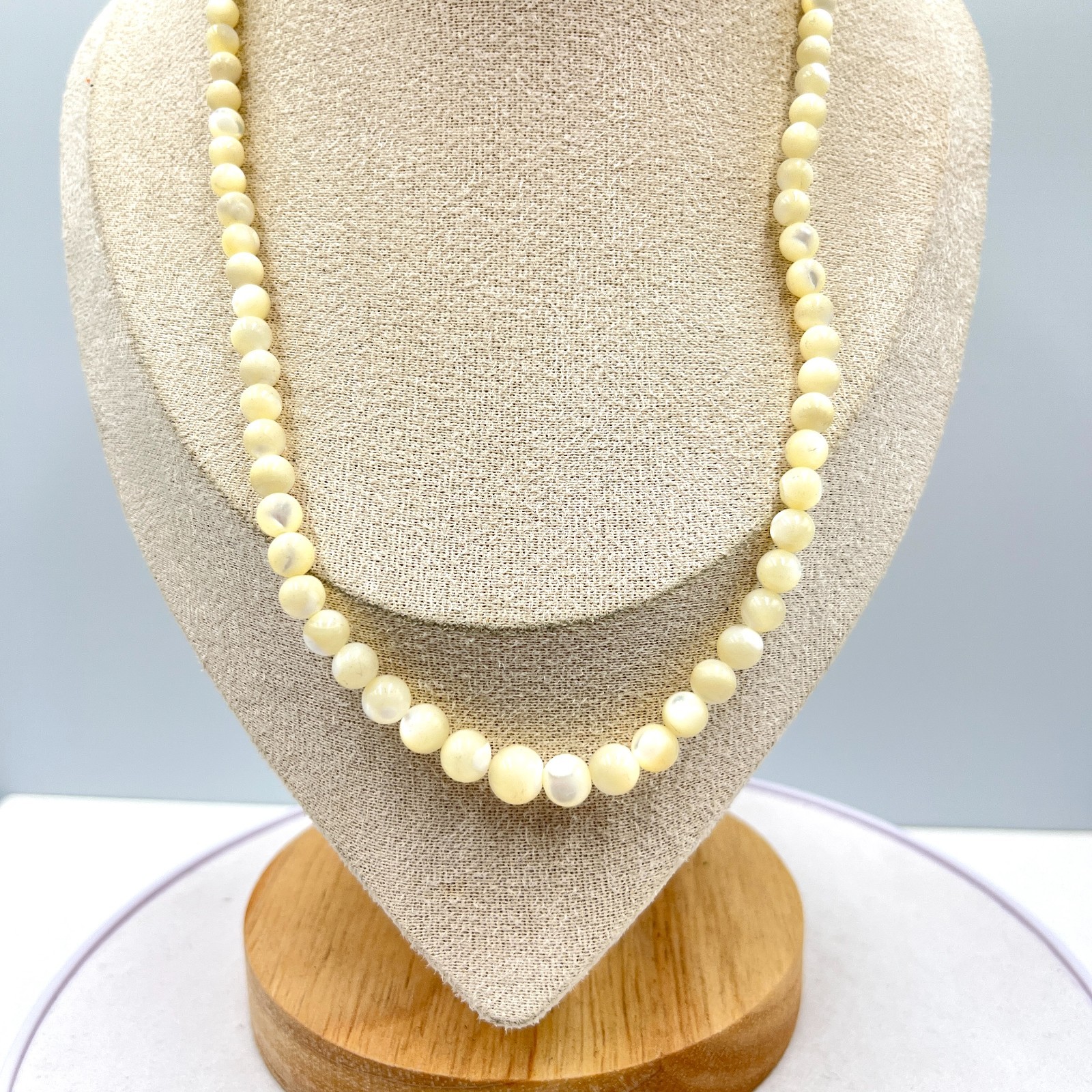 Vintage Mother of Pearl Graduated Bead Strand Necklace Creamy Iridescent 24″