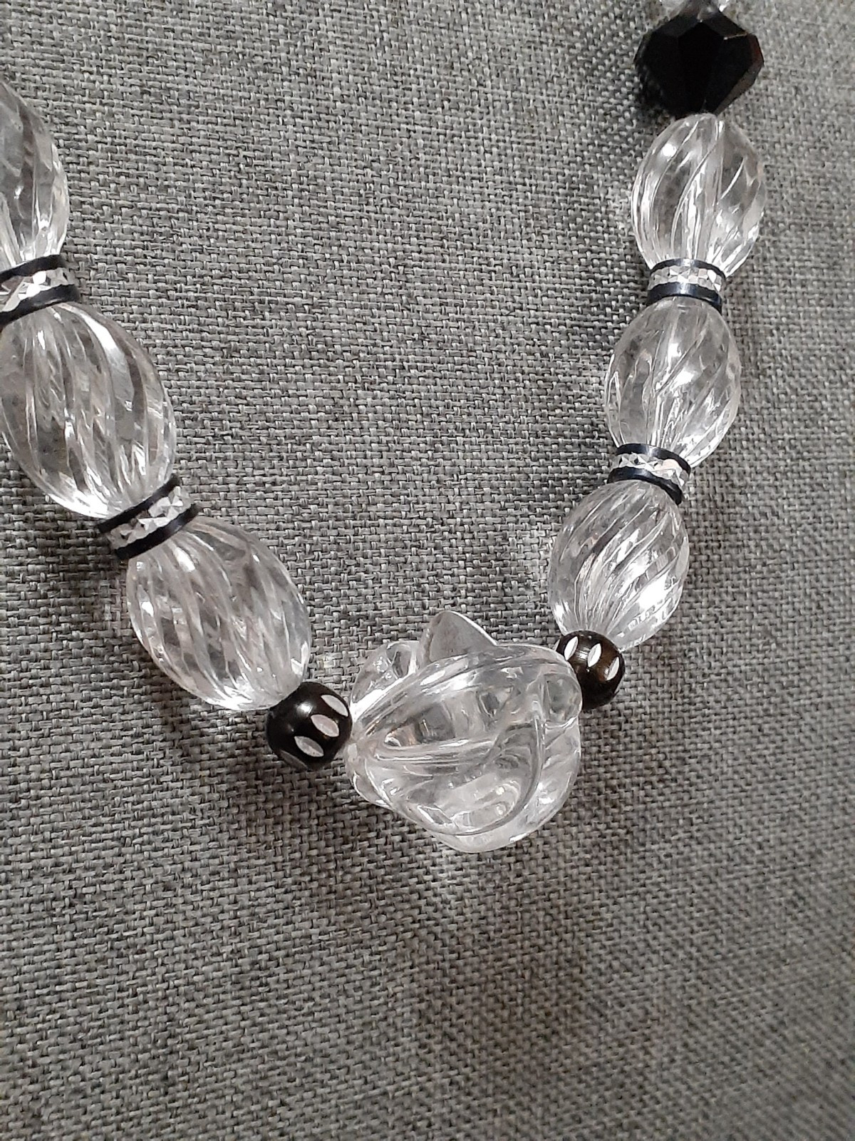 Vintage black & clear lucite bead chunky necklace w/rondelle spacer beads 25″
