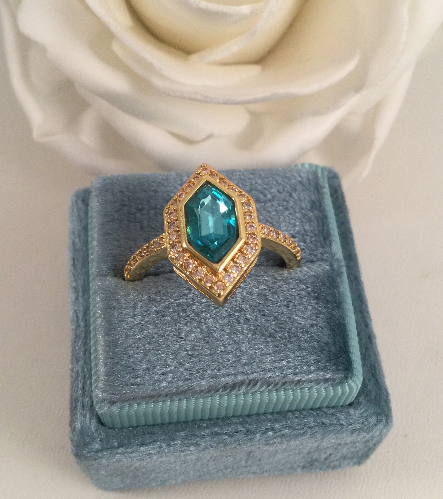Vintage Jewellery Gold Ring London Blue Topaz White Sapphires Jewelry size 6.5