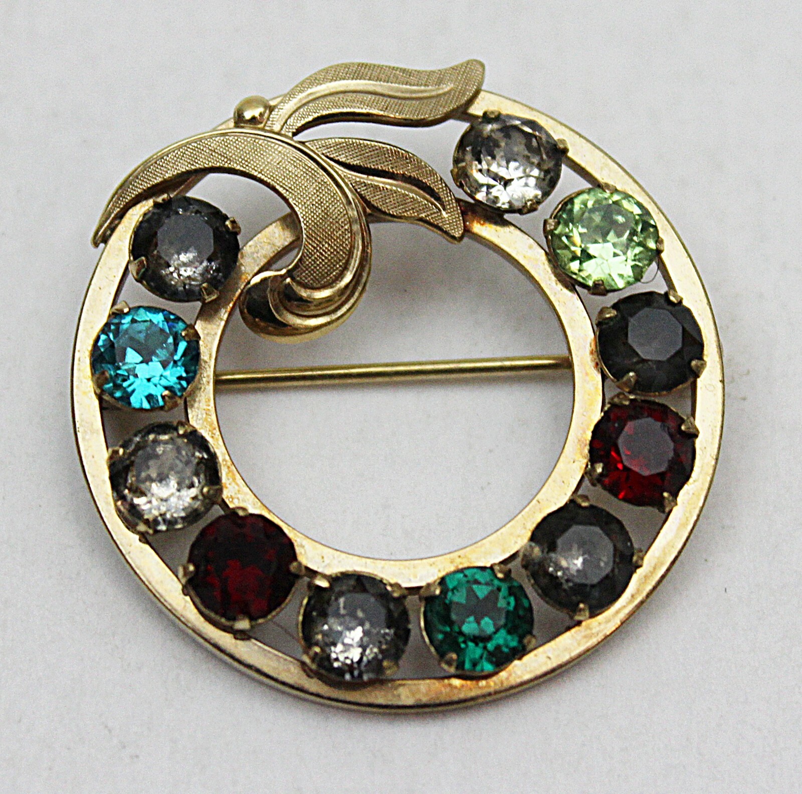 Vintage Van Dell 1/20 GF Brooch with multi colored Stones 1 1/4″ Round Christmas