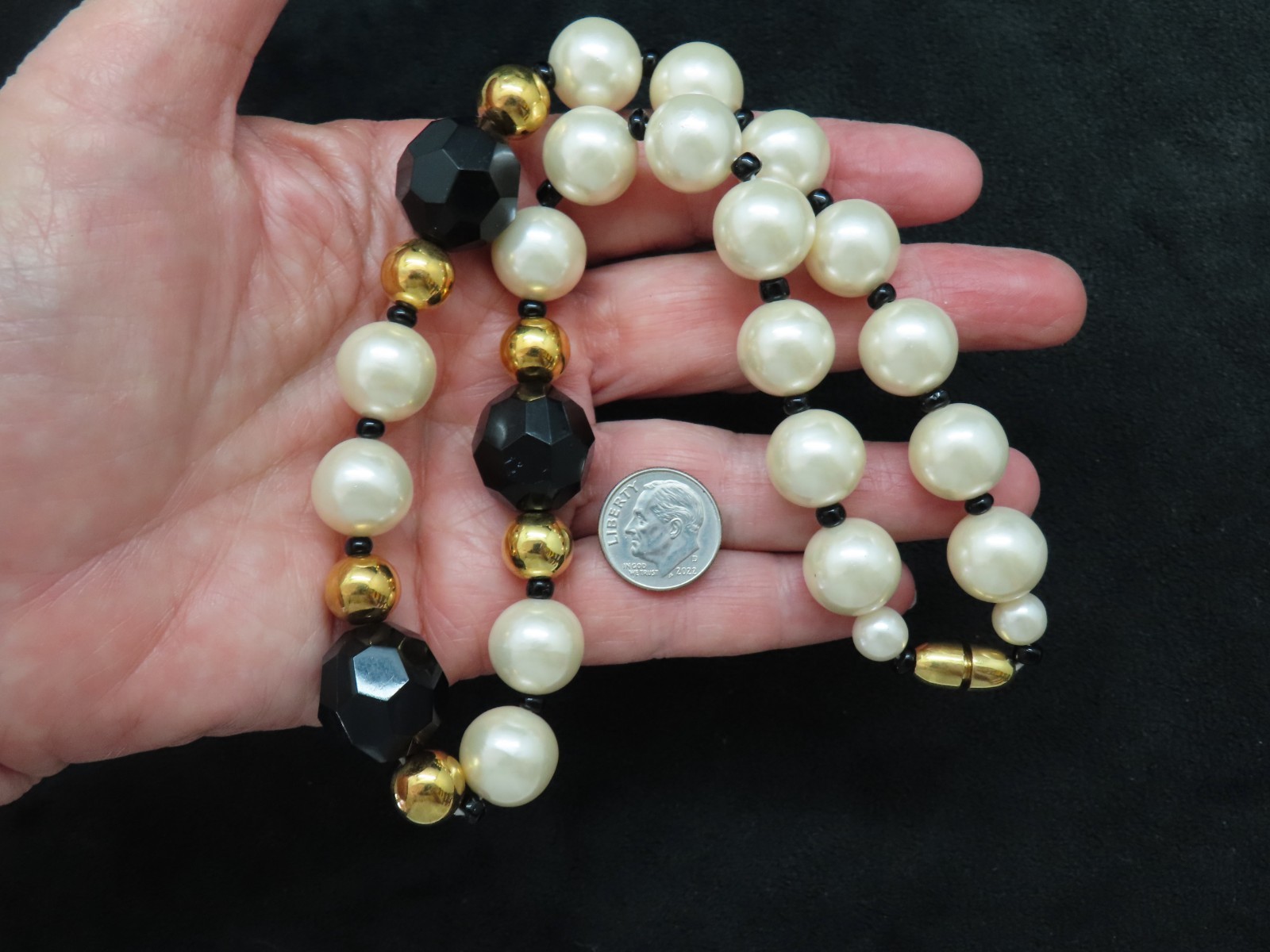 Vintage AVON 1986 “5th Avenue Necklace” Faux Pearl & Black Beads