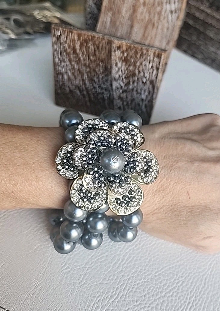 Vintage Gray Faux Pearl And Rhinestone Flower Bracelet Wedding Classic Elegant