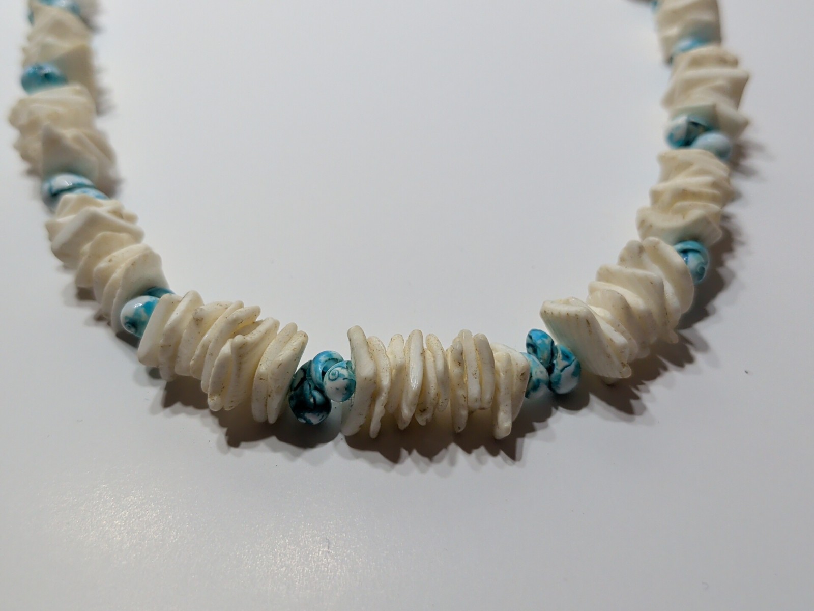 ✨VINTAGE✨ Blue and White Puka Shell and Turquoise Sea shells Necklace 17½ In