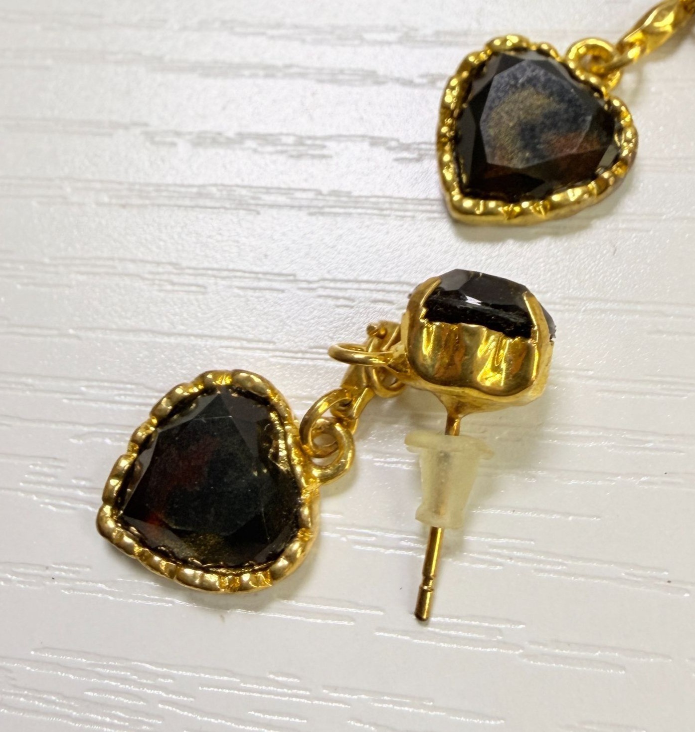 Vintage Faceted Black Heart Drop Earrings Gold Tone Dangle Elegant Classic Retro