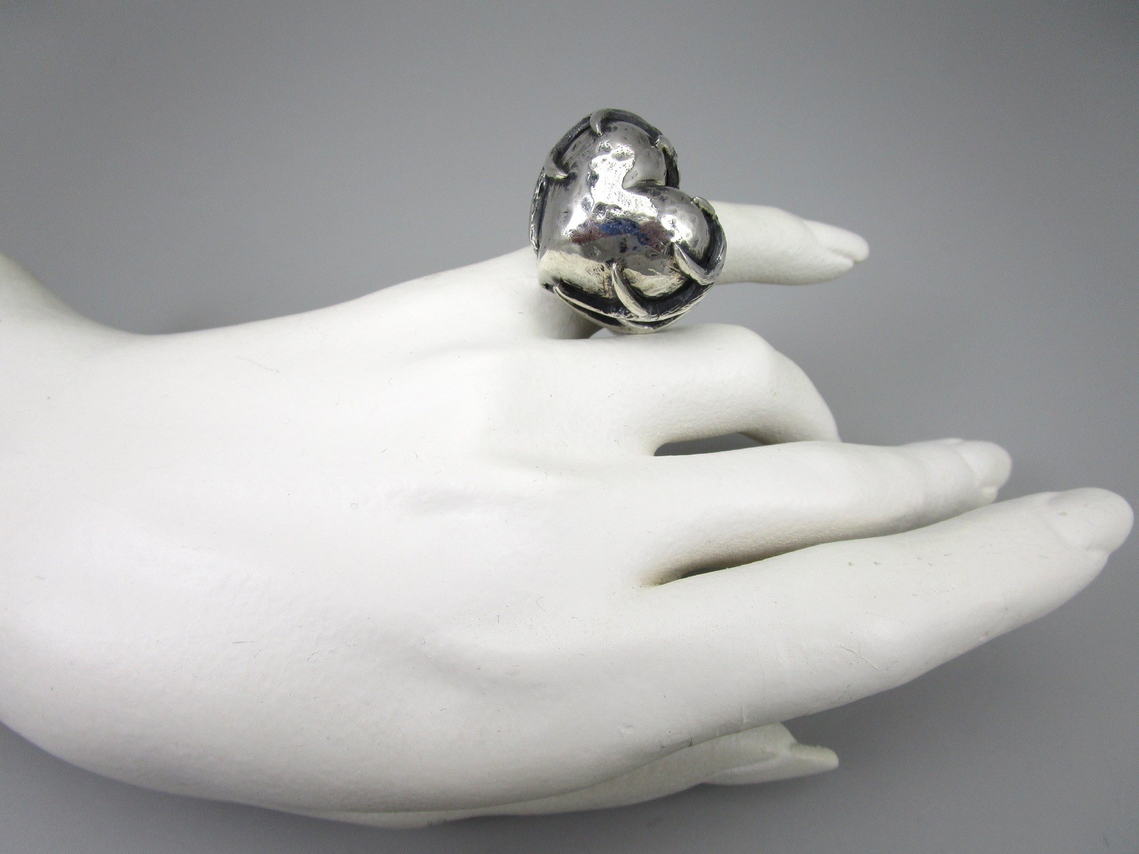  DIAN MALOUF STERLING SILVER SACRED HEART W/ THORNS STATEMENT RING SZ 6.5