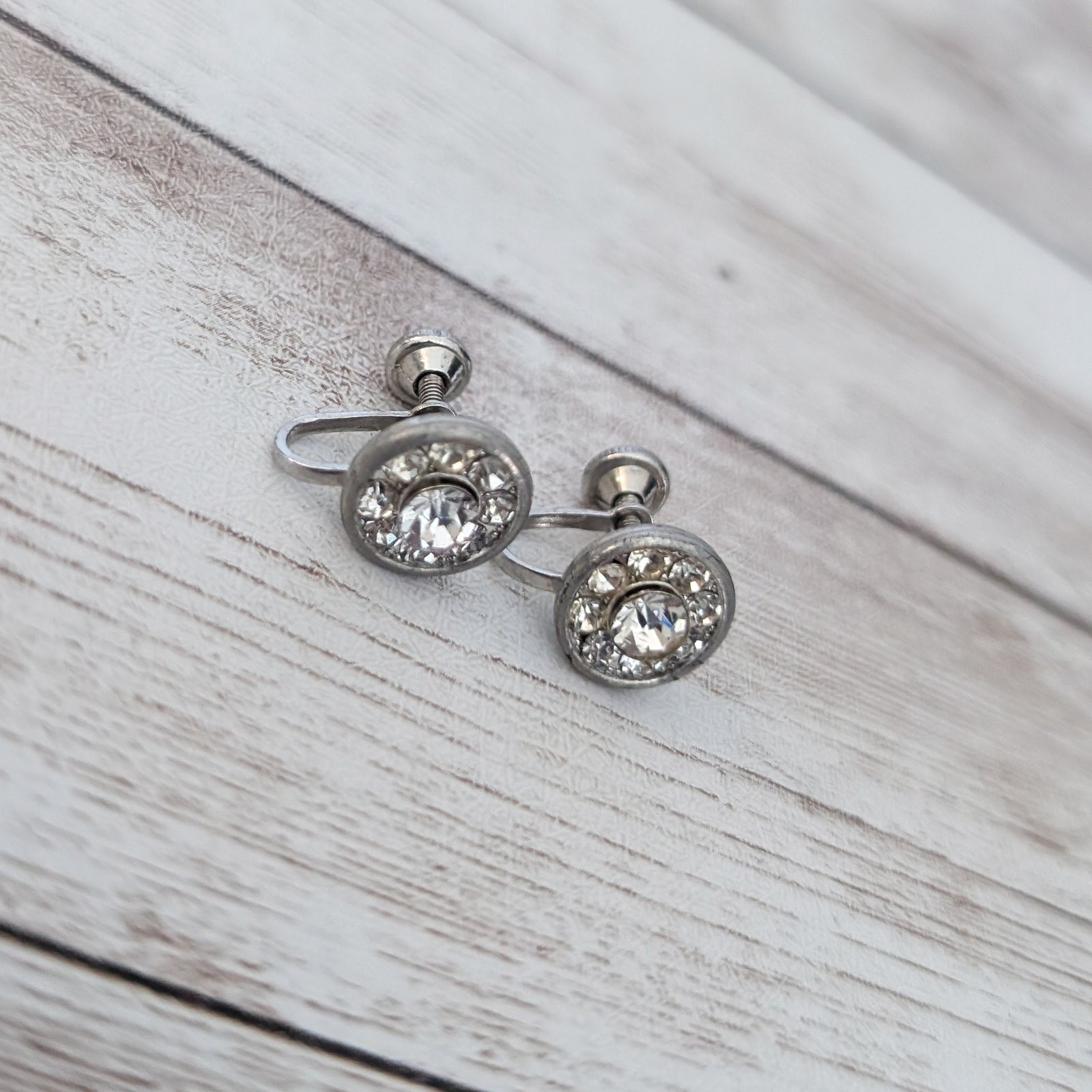 Vintage Screw Back Earrings 3/8″ Clear Gems – Metal is Tarnished