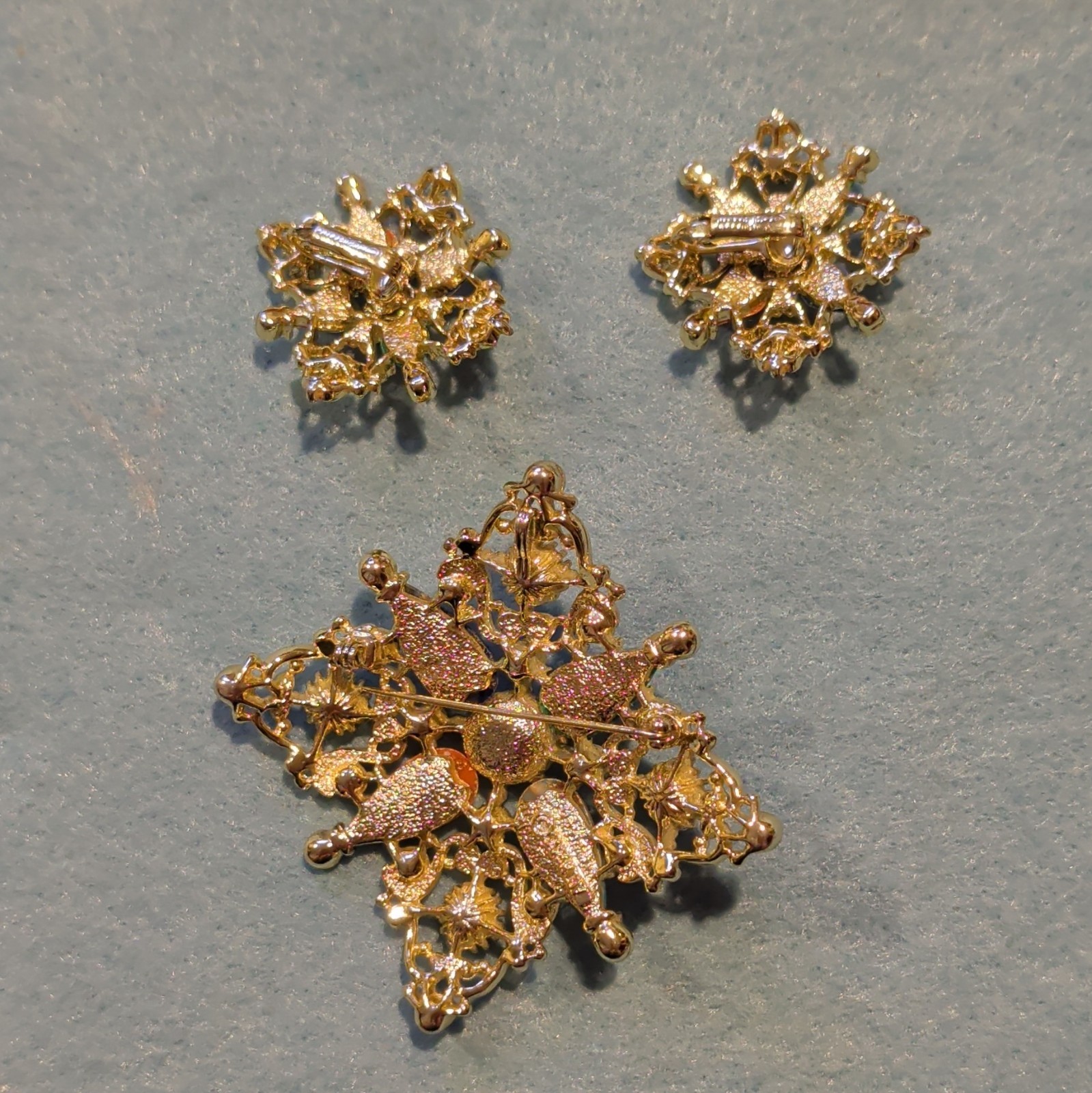Vintage Gold Tone Flower Brooch & Earrings Set Multicolor Rhinestone Faux Pearl