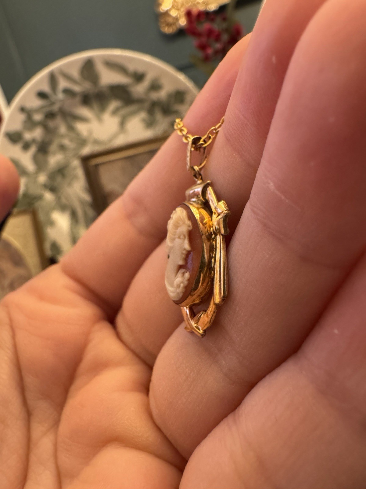 Vintage Carved Shell Cameo Pendant–Gold Filled Setting (1930s–1950s)
